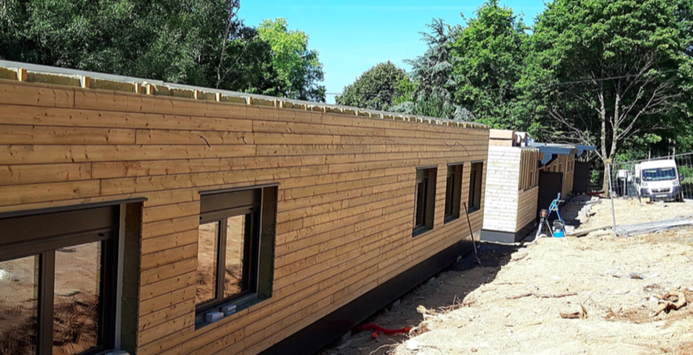 Nouvelles salles de classes et vestiaires pour Saint-Jean-Brevelay ! 