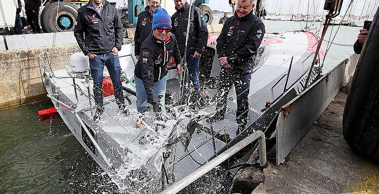 Un bateau à l'eau !